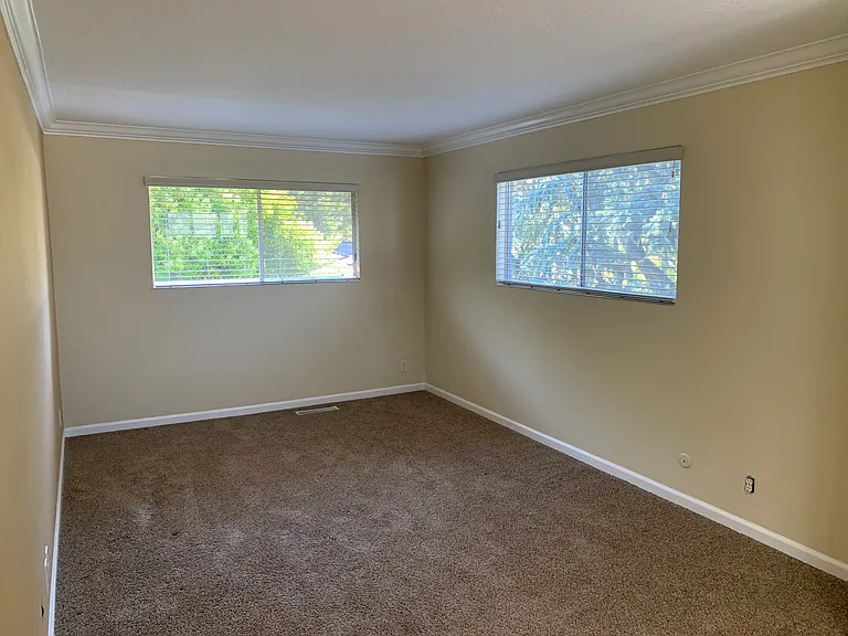 Pinehaven Garden Apartments — Photo 37