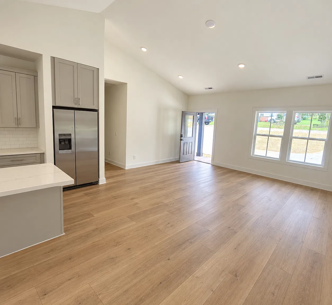 3 bed, 1600 sqft, $2,395 — Photo 4