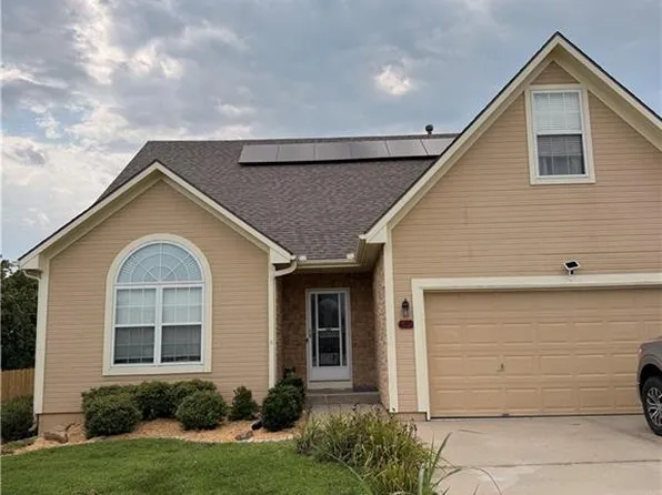 405 Hillcrest St, Lansing, KS 66043
