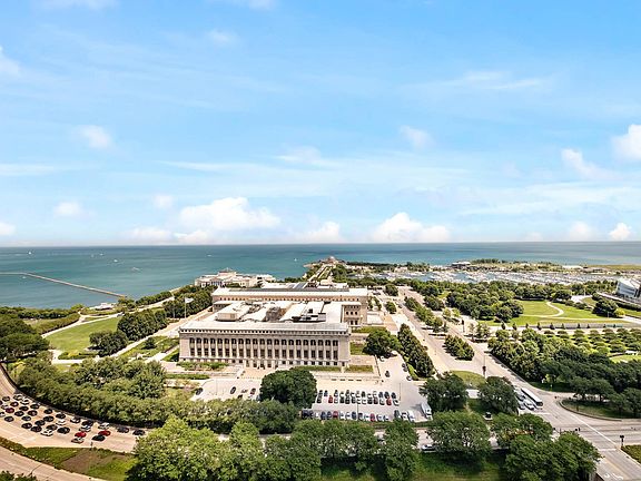 Museum, Lake, and Park views!