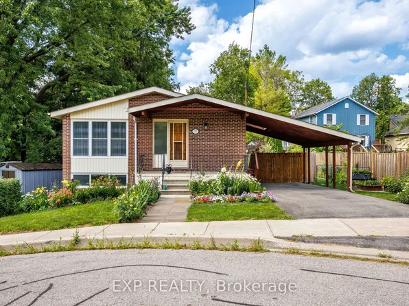 30 Harrison Ave, Aurora, ON L4G 1E1