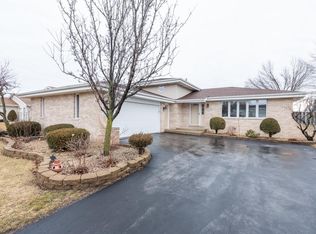 8959 King Pl, Crown Point, IN 46307