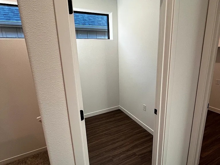8133 Bodway Pkwy — Photo 28