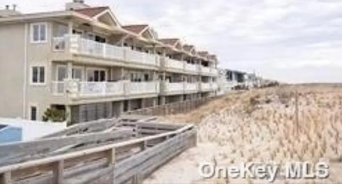 1051 Oceanfront St — Photo 4