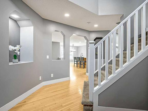 2nd image of 195 E Cranwell Cres SE