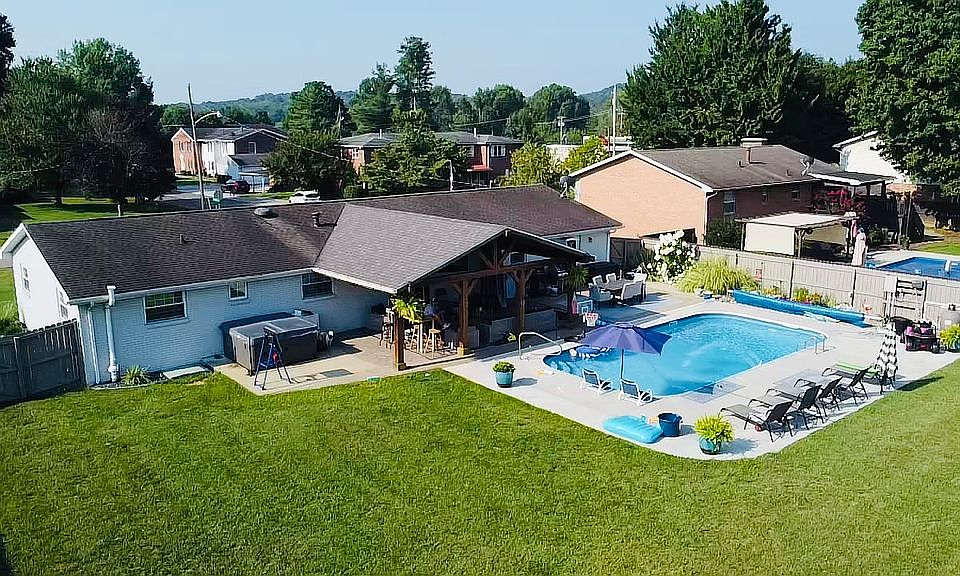 1st image of 107 Wyandotte Dr