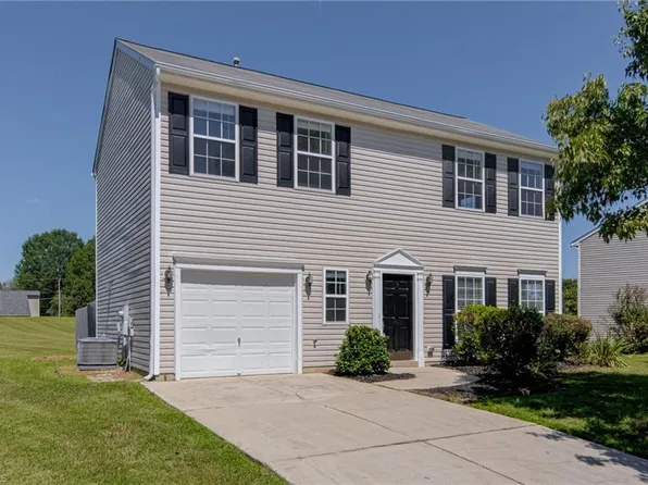 1257 Silverstone Ct, High Point, NC 27265