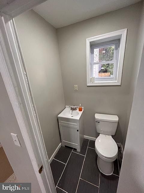 2nd image of 2544 W Silver St