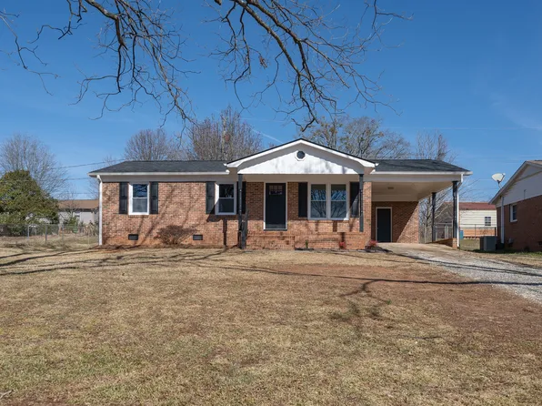 111 Lynn St, Greer, SC 29651