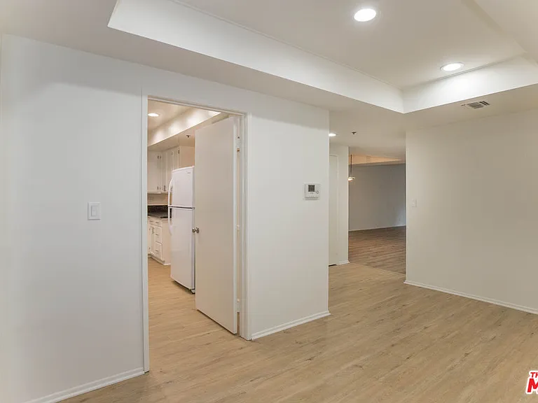 410 S Barrington Ave #205 — Photo 10