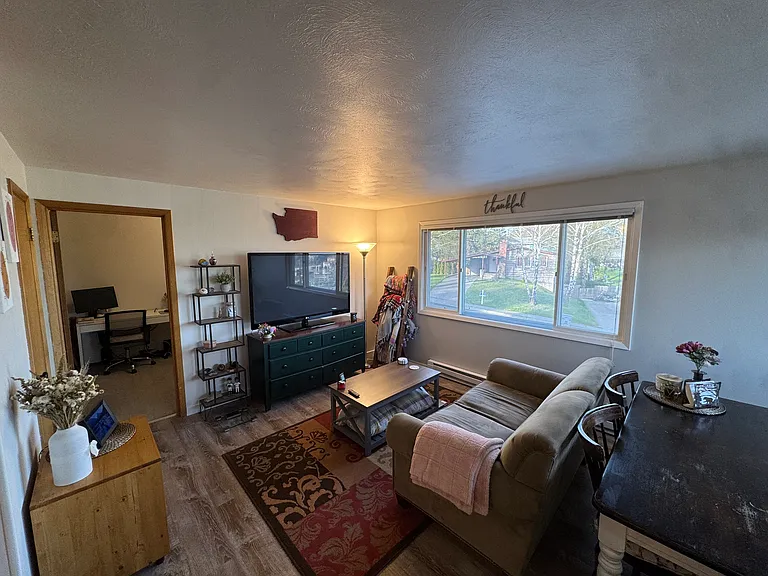 1337 NW Hall Dr — Photo 2