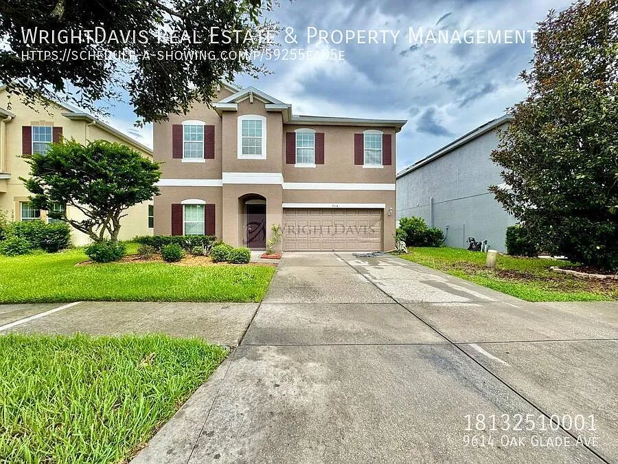 Beautiful 4/2.5 Townhome in Desirable Live Oak Community — Photo 1
