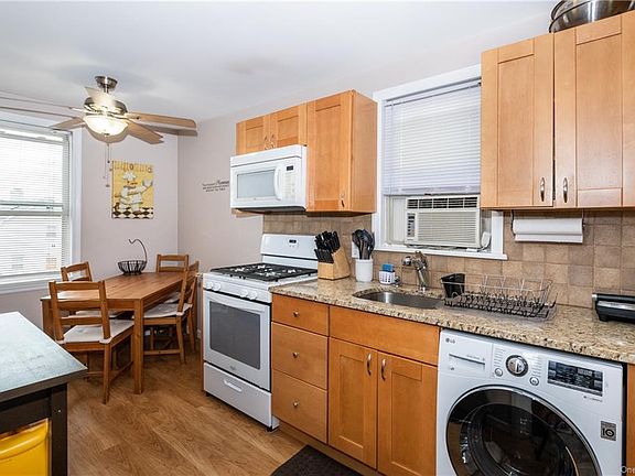 5th image of 226 Pugsley Ave