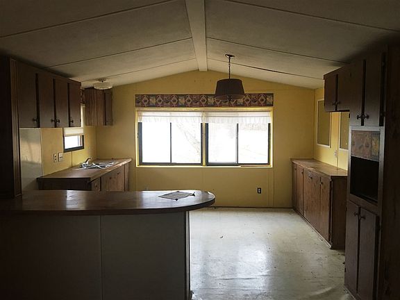 3rd image of 68 Naomi Ln