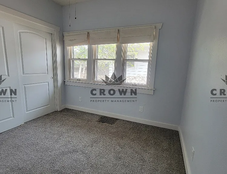 210 E Pershing Blvd #A — Photo 10