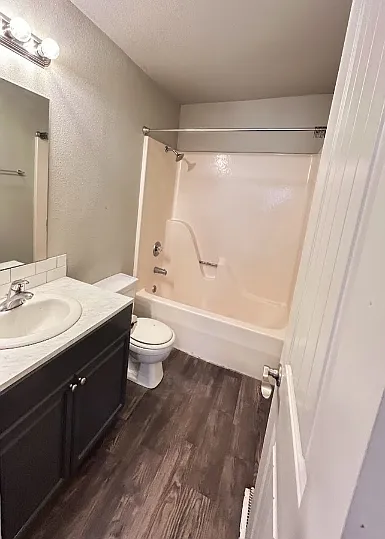 970 N Lewis Ave #1 — Photo 10