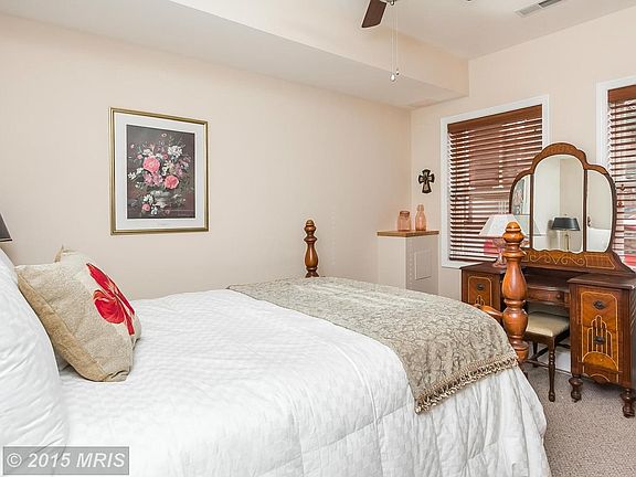 1st Floor Guest Bedroom