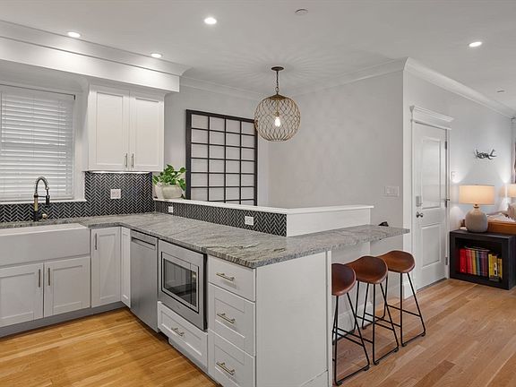 5th image of 8 Manley St #1