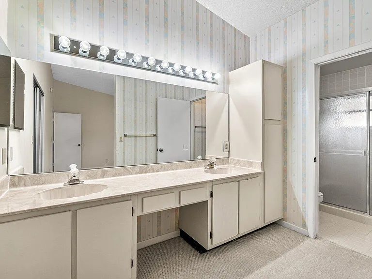 10001 Country Brook Rd — Photo 15