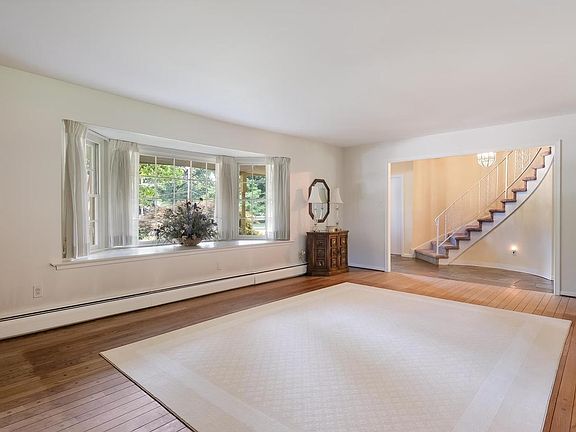 3rd image of 133 Annasmead Rd