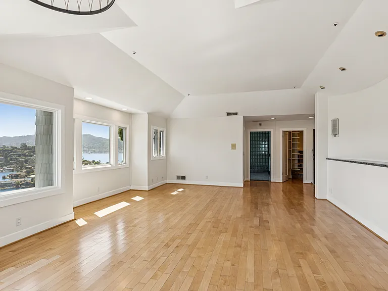 95 Spring Ln — Photo 27