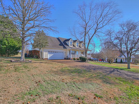 2nd image of 933 Lakeview Ct