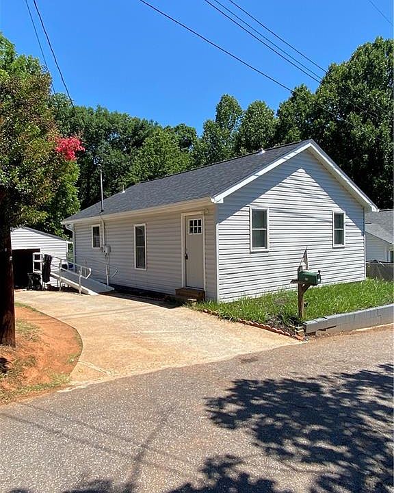 1st image of 604 Peden St