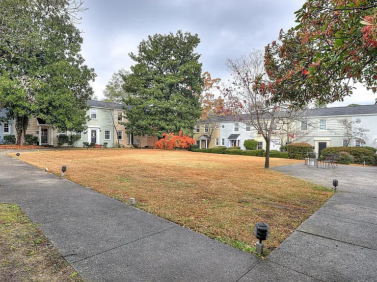 Building Photo - 801 Monte Sano Ave #B1