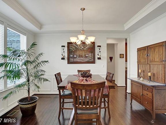 4th image of 1020 W Kensington Cir