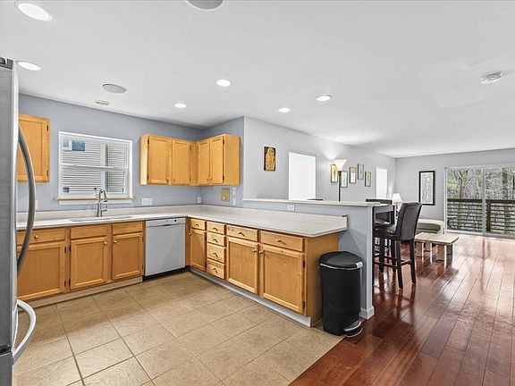 3rd image of 93 Juniper Drive