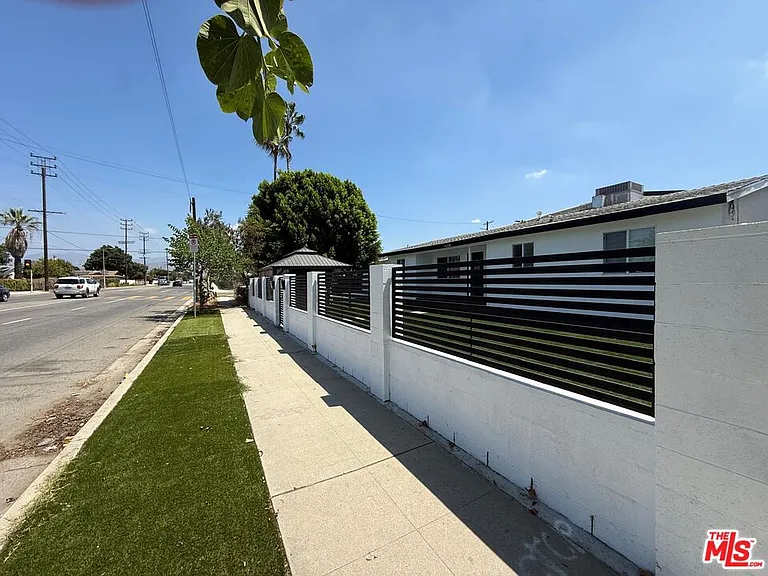 12308 Sheldon St — Photo 2