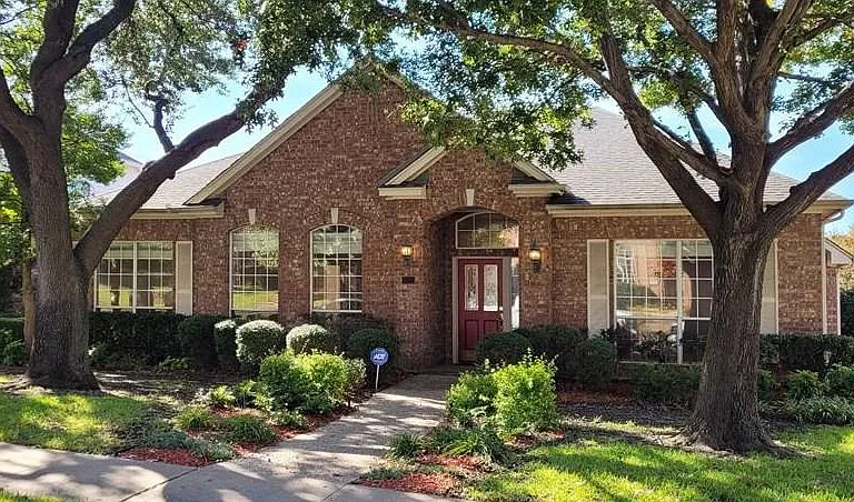 6401 Dakota Dr — Photo 2