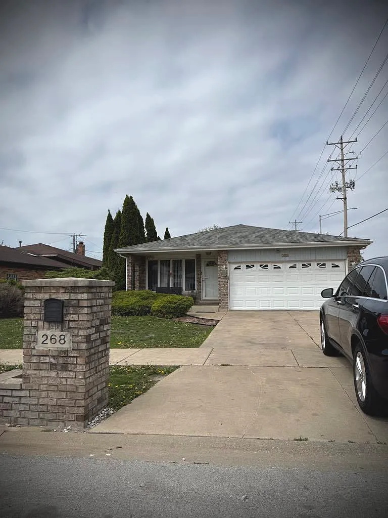268 Escanaba Ave photo 1