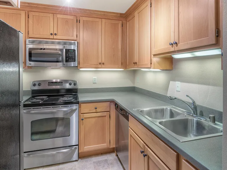 Executive Estates — Photo 11