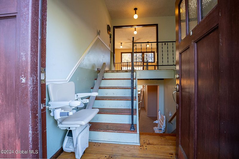 4th image of 1217 Spring Avenue
