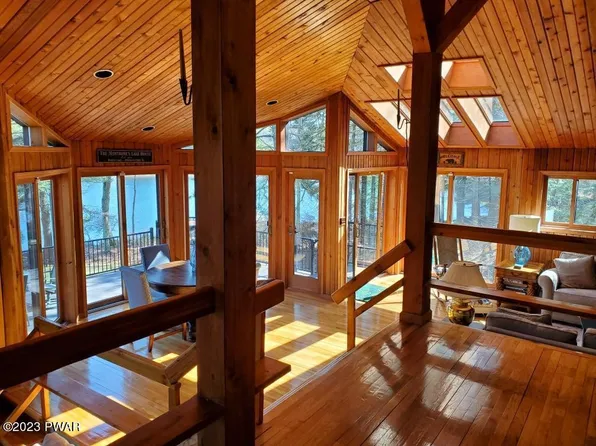 115 Lake Dr, Dingmans Ferry, PA 18328