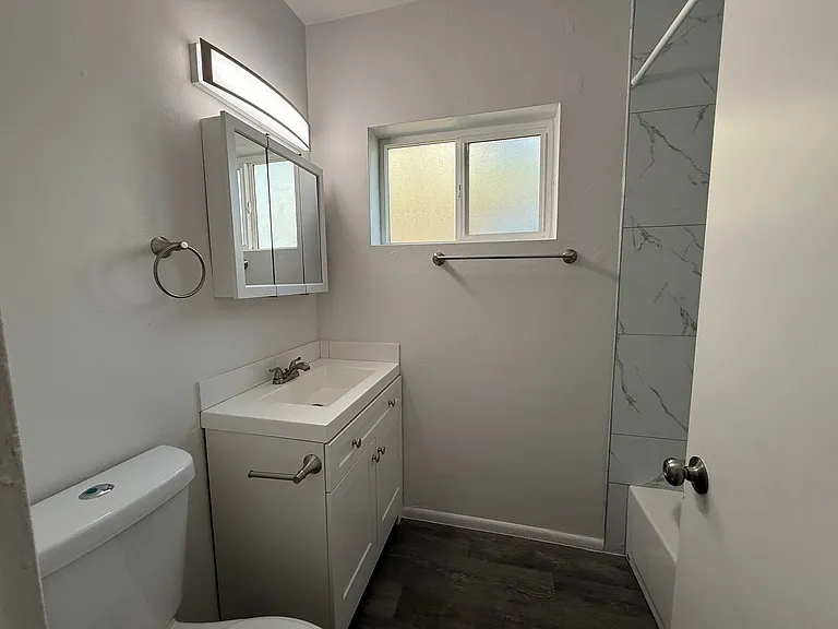 320-330 W Medlock Dr — Photo 11