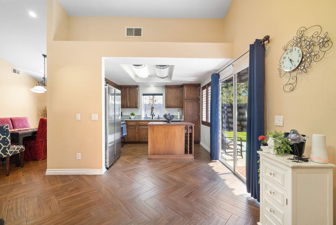 next background image