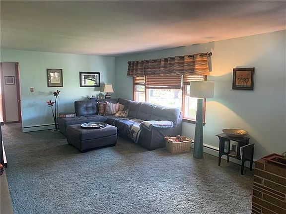 3rd image of 736 Lyle Dr