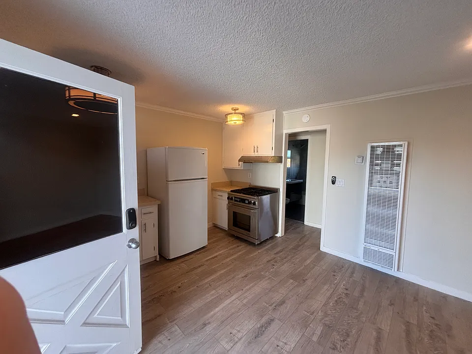 140 S Morrissey Ave #10
