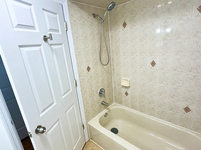 73 Rose Ter #1 — Photo 11