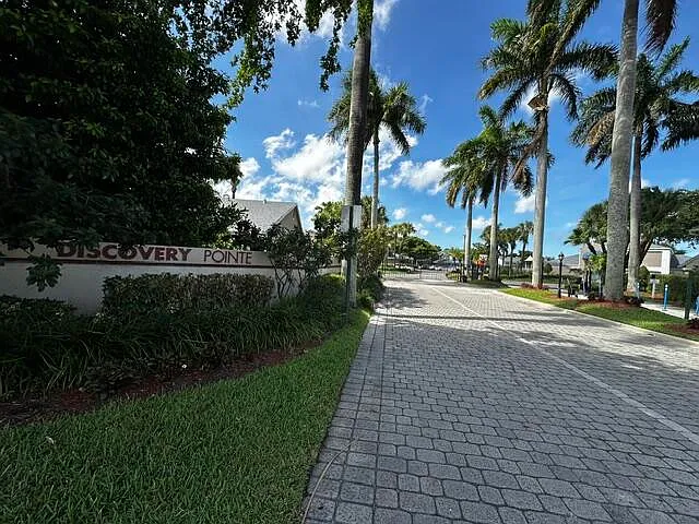 2173 Discovery Cir W — Photo 20