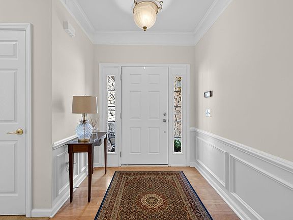 4th image of 920 Medora Dr