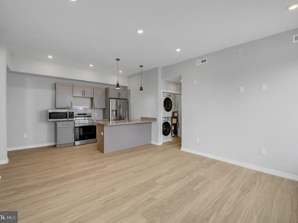 1205 S 15th St #4D, Philadelphia, PA 19146