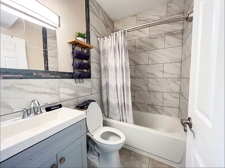 516 N Broadway #202 — Photo 8