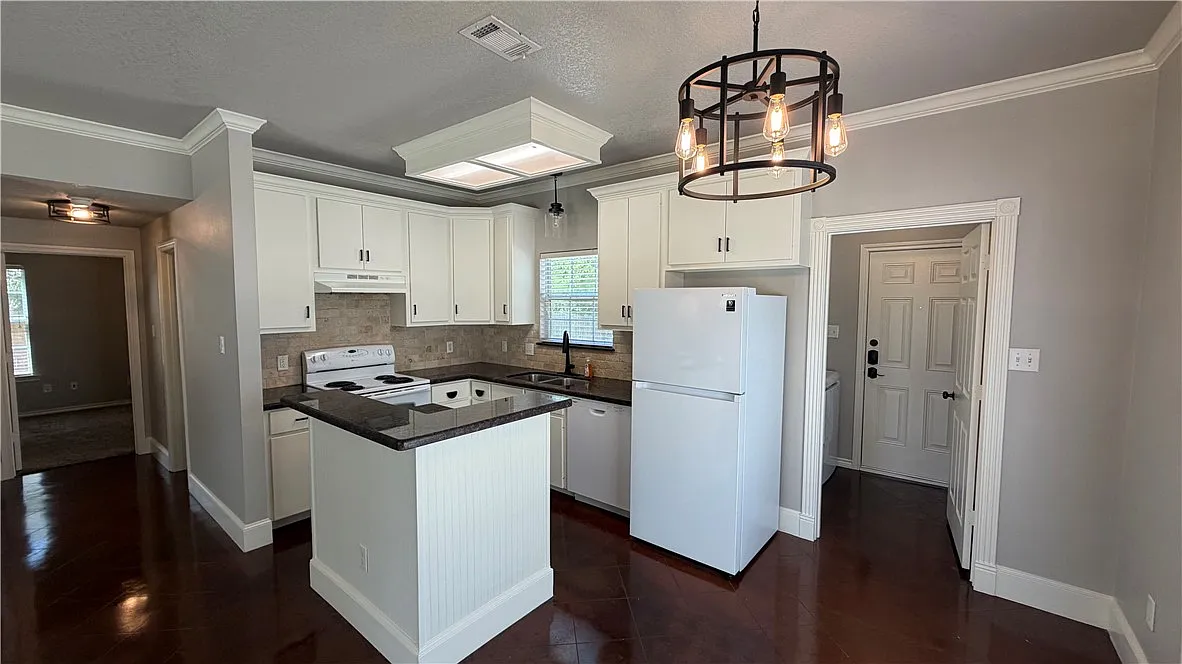 4 bed, 1554 sqft, $2,150 — Photo 4