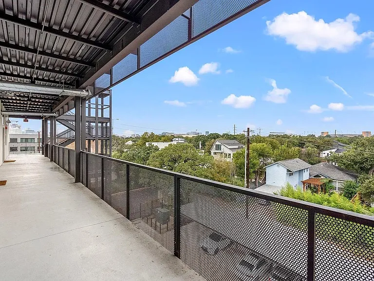 1322 E 12th St #406 — Photo 32