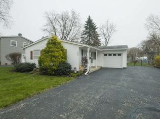 18461 W Rae Ln, Gurnee, IL 60031