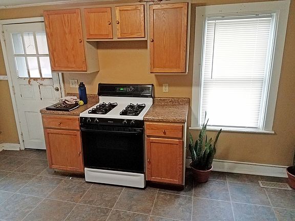 3rd image of 1234 Winnebago St #1234