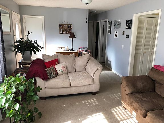 2nd image of 320 Bells View Ln